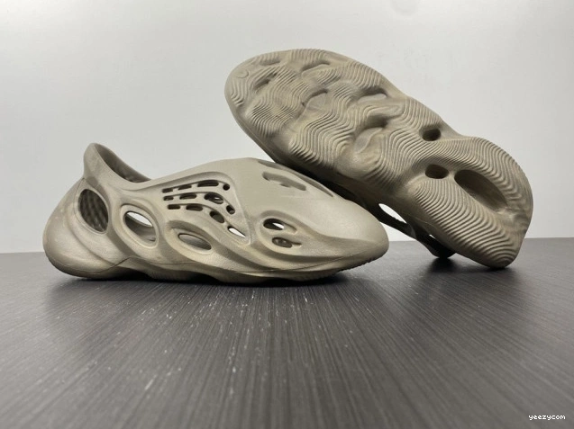 RNNR Stone Yeezy GX4472 Foam Sage Adidas 0709